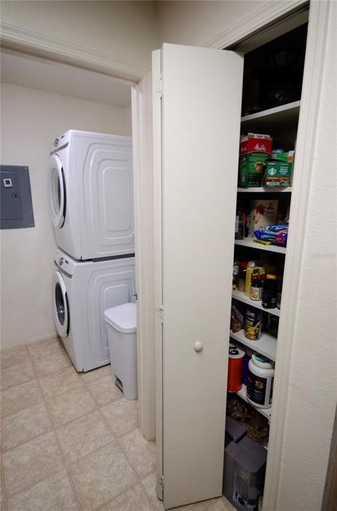 Под контрактом: $148,500 (2 спален, 2 ванн, 950 Квадратных фут)