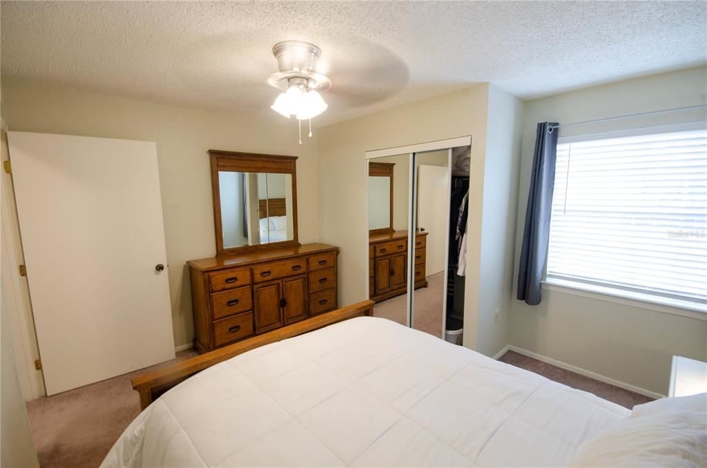 Под контрактом: $148,500 (2 спален, 2 ванн, 950 Квадратных фут)