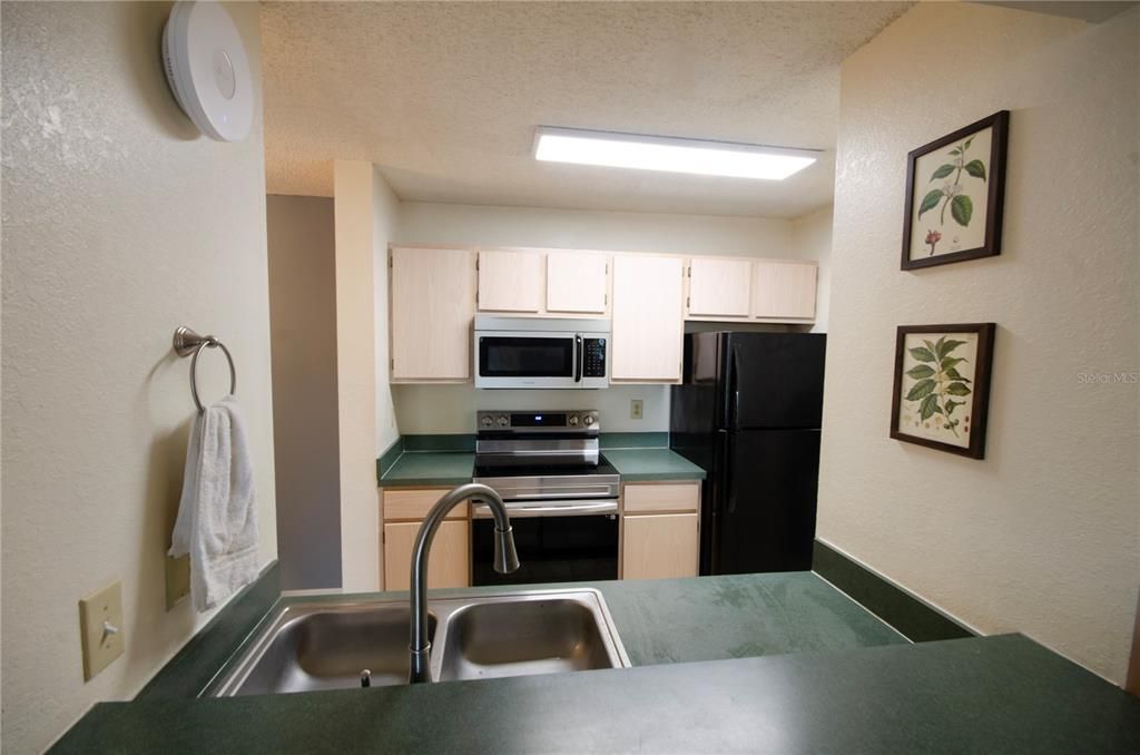 Под контрактом: $148,500 (2 спален, 2 ванн, 950 Квадратных фут)