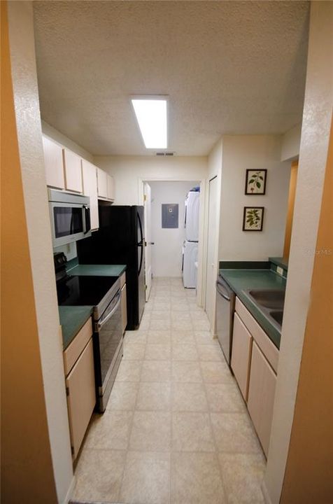 Под контрактом: $148,500 (2 спален, 2 ванн, 950 Квадратных фут)