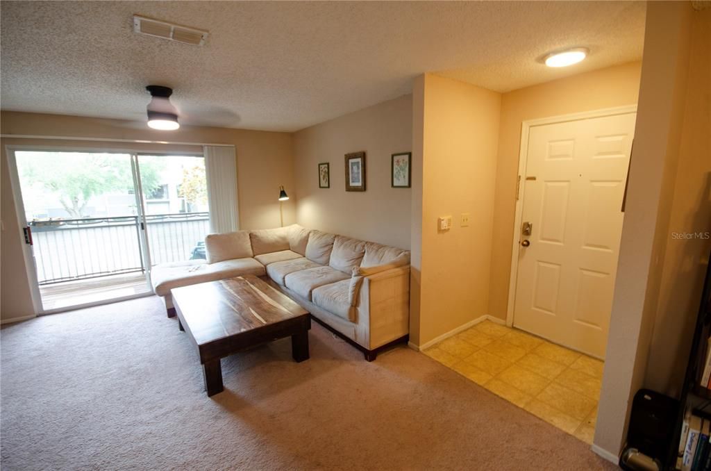 Под контрактом: $148,500 (2 спален, 2 ванн, 950 Квадратных фут)