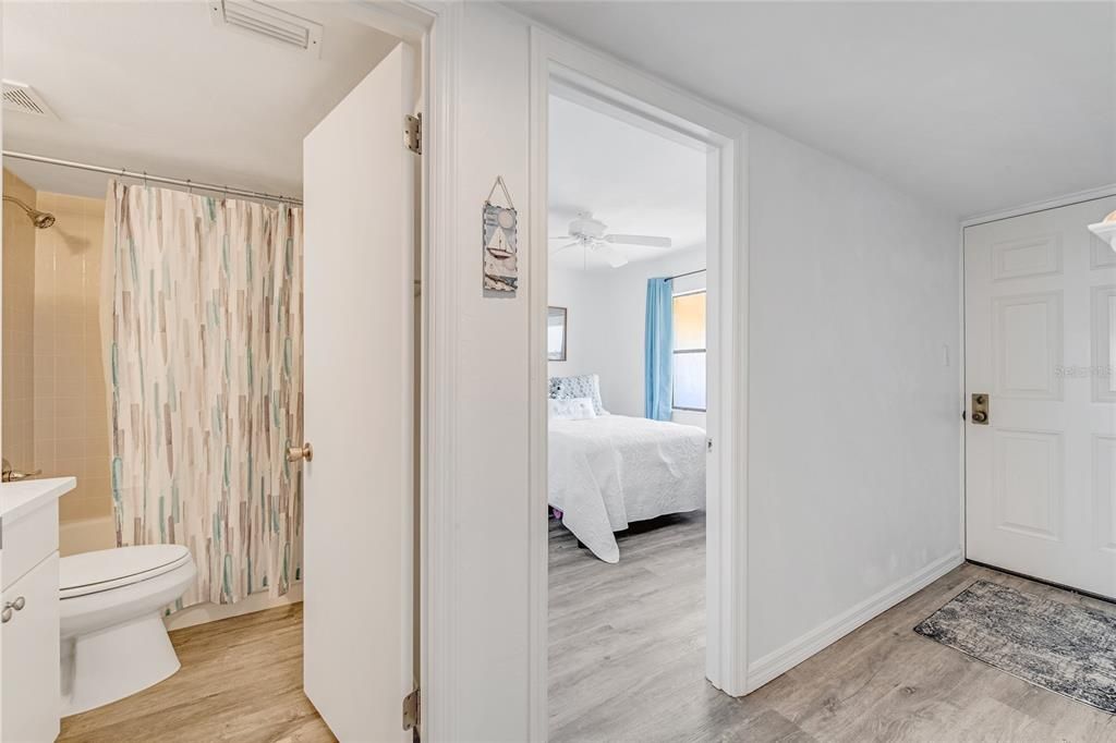 For Sale: $263,000 (2 beds, 2 baths, 925 Square Feet)