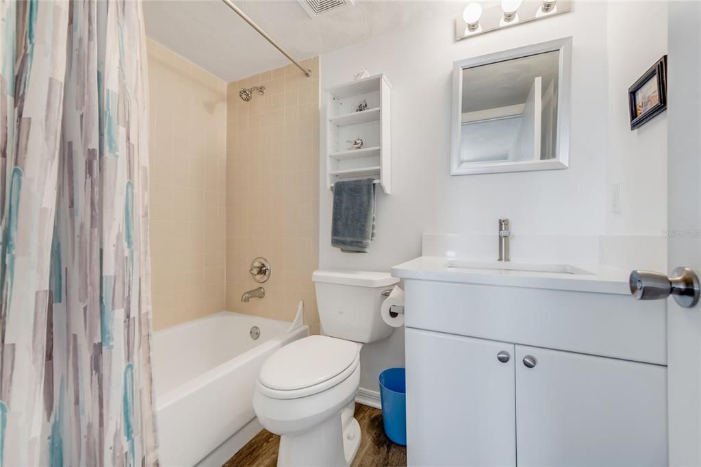 For Sale: $263,000 (2 beds, 2 baths, 925 Square Feet)