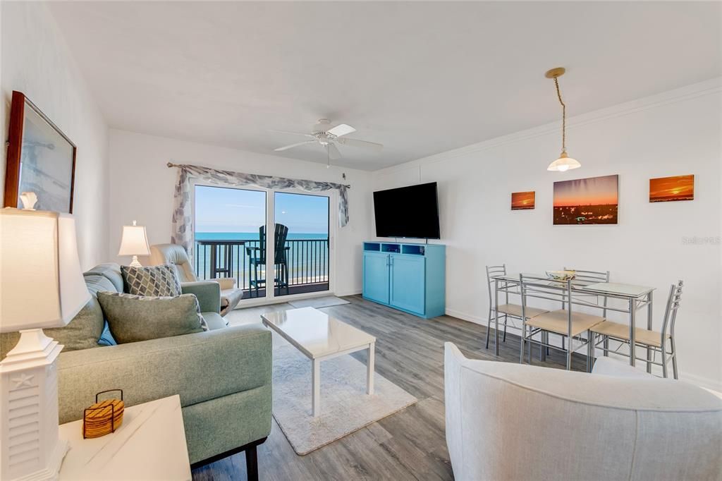 For Sale: $263,000 (2 beds, 2 baths, 925 Square Feet)