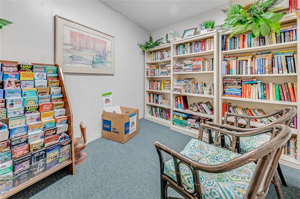 For Sale: $263,000 (2 beds, 2 baths, 925 Square Feet)