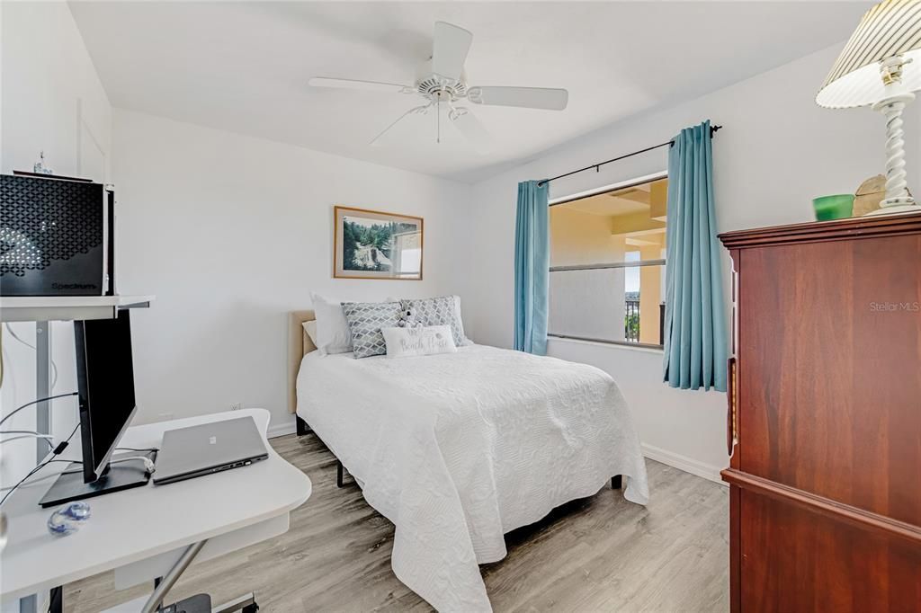 For Sale: $263,000 (2 beds, 2 baths, 925 Square Feet)