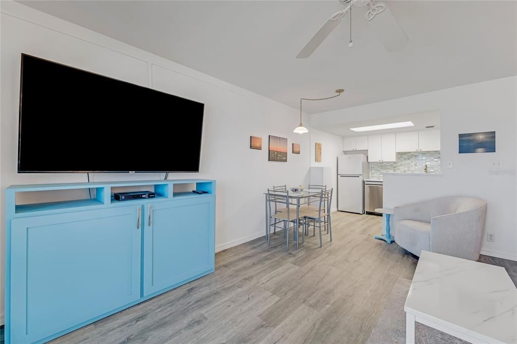 For Sale: $263,000 (2 beds, 2 baths, 925 Square Feet)