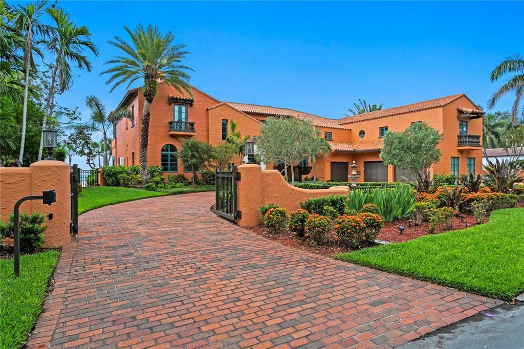 For Sale: $12,000,000 (6 beds, 5 baths, 7101 Square Feet)
