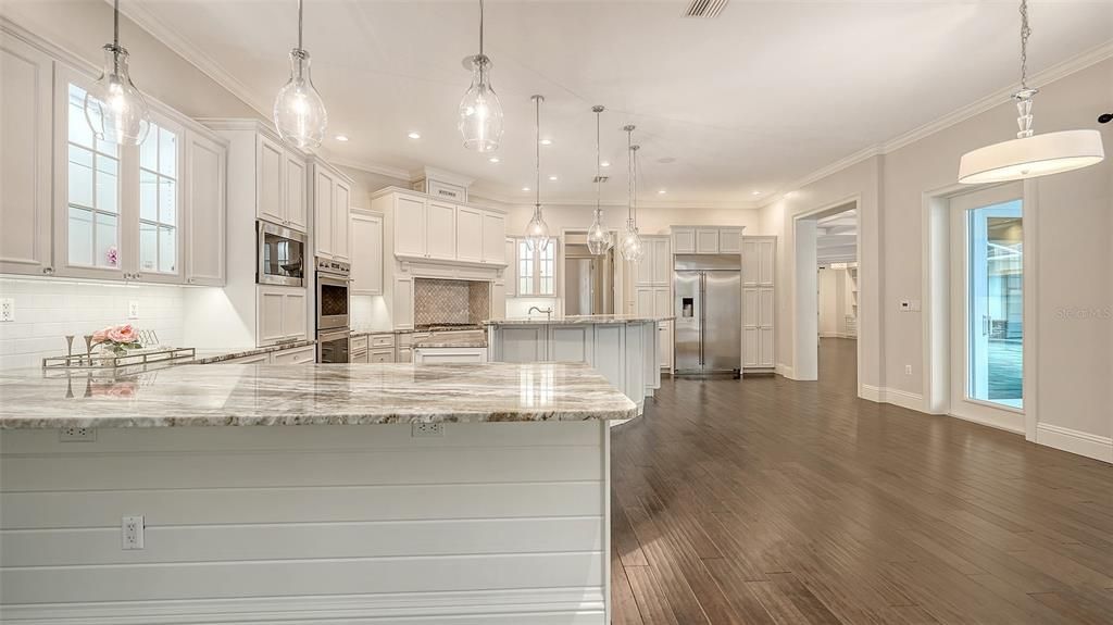 For Sale: $3,627,000 (5 beds, 5 baths, 6954 Square Feet)