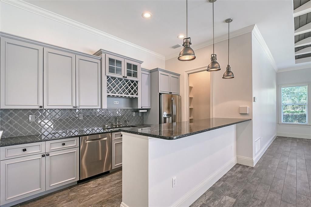 For Sale: $3,627,000 (5 beds, 5 baths, 6954 Square Feet)