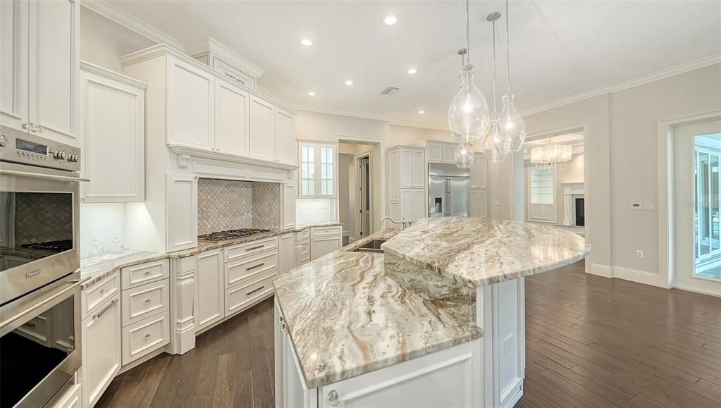 For Sale: $3,627,000 (5 beds, 5 baths, 6954 Square Feet)