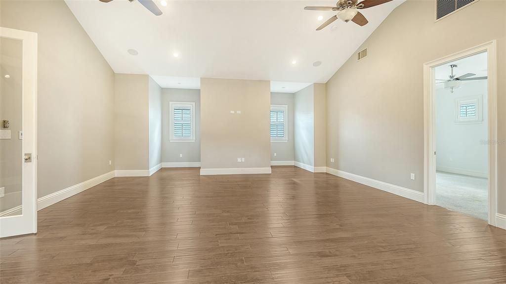 For Sale: $3,627,000 (5 beds, 5 baths, 6954 Square Feet)