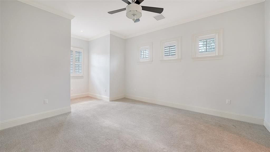 For Sale: $3,627,000 (5 beds, 5 baths, 6954 Square Feet)