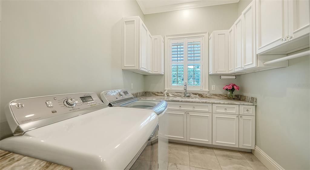 For Sale: $3,627,000 (5 beds, 5 baths, 6954 Square Feet)