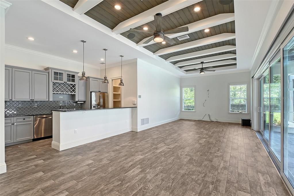 For Sale: $3,627,000 (5 beds, 5 baths, 6954 Square Feet)