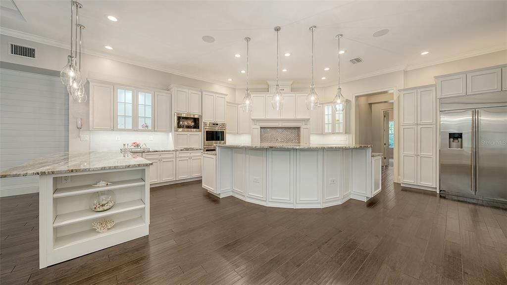 For Sale: $3,627,000 (5 beds, 5 baths, 6954 Square Feet)