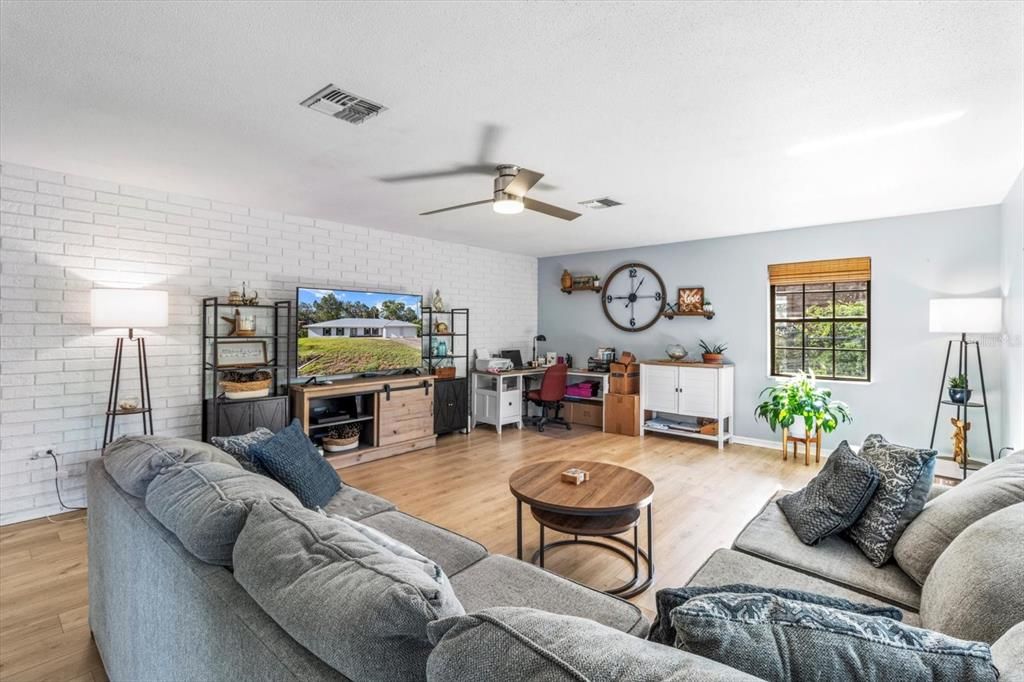 待售: $450,000 (3 贝兹, 2 浴室, 1853 平方英尺)