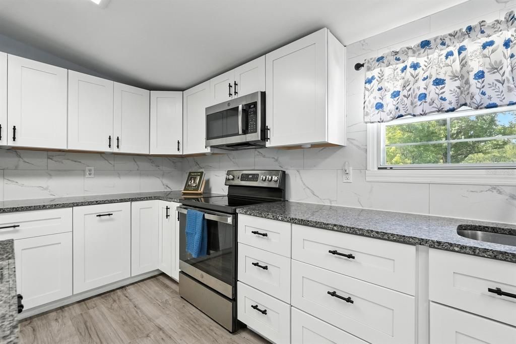 Active With Contract: $415,000 (3 beds, 2 baths, 2196 Square Feet)