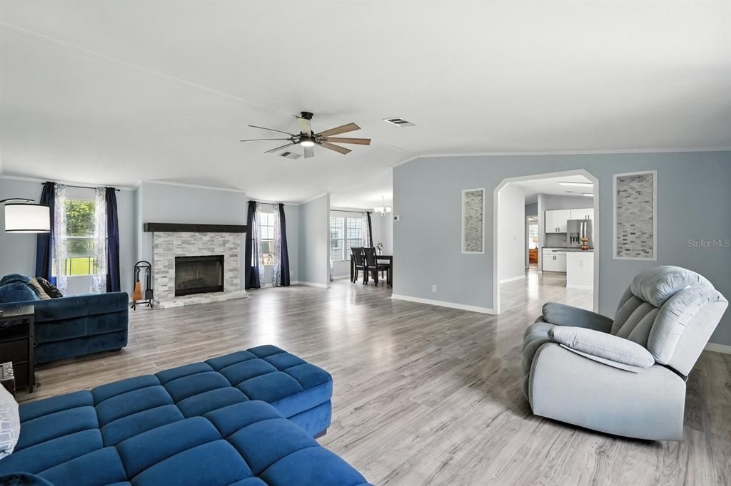 Active With Contract: $415,000 (3 beds, 2 baths, 2196 Square Feet)