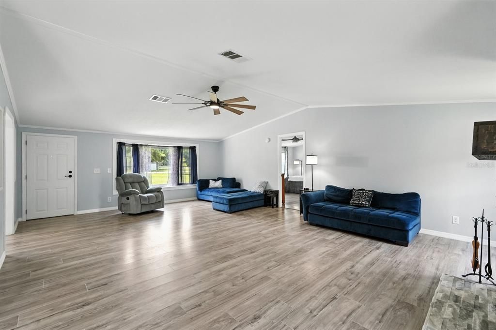 Active With Contract: $415,000 (3 beds, 2 baths, 2196 Square Feet)