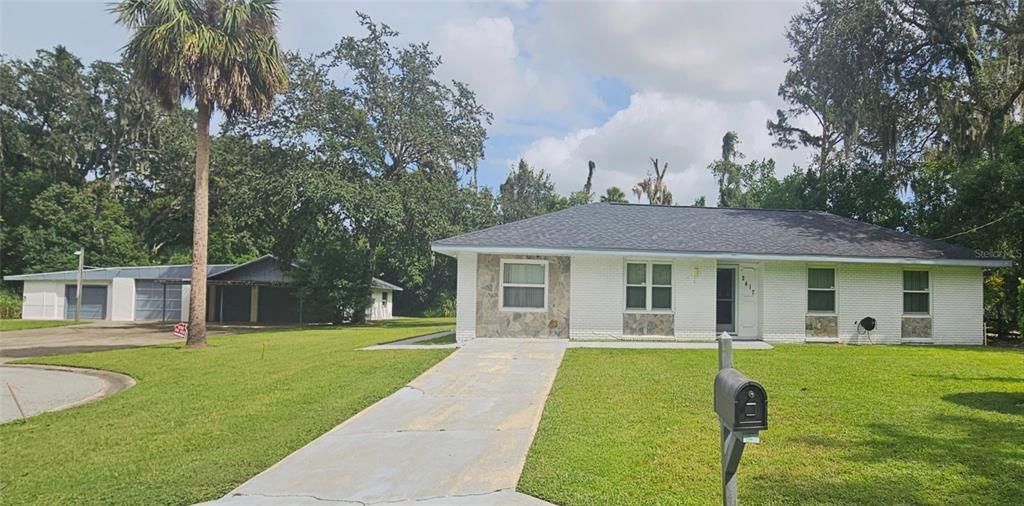 Recently Sold: $430,000 (3 beds, 2 baths, 1529 Square Feet)