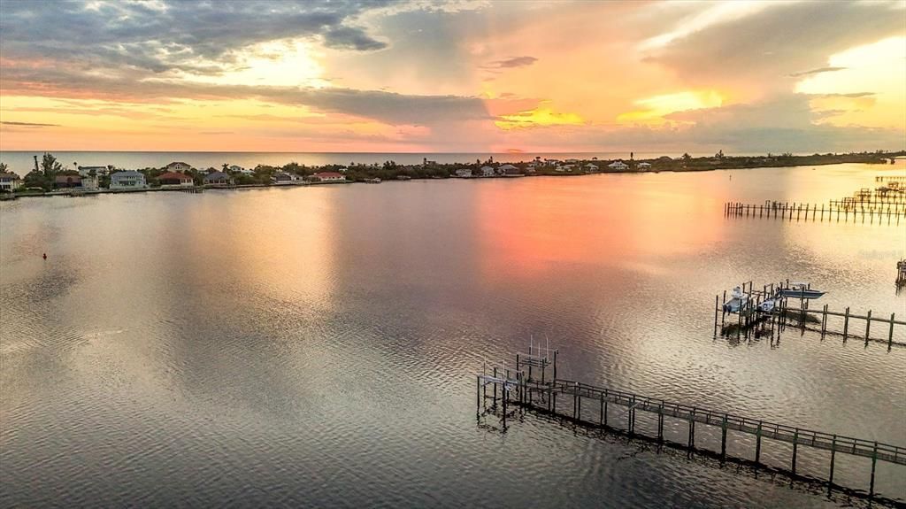 待售: $1,895,000 (3 贝兹, 2 浴室, 2399 平方英尺)