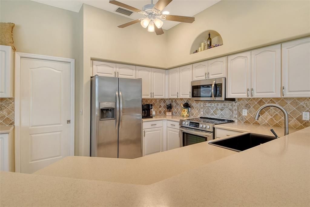 В аренду: $12,000 (4 спален, 3 ванн, 2546 Квадратных фут)