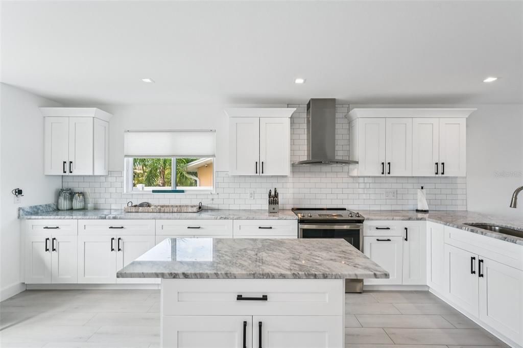 На продажу: $1,999,000 (4 спален, 2 ванн, 2781 Квадратных фут)