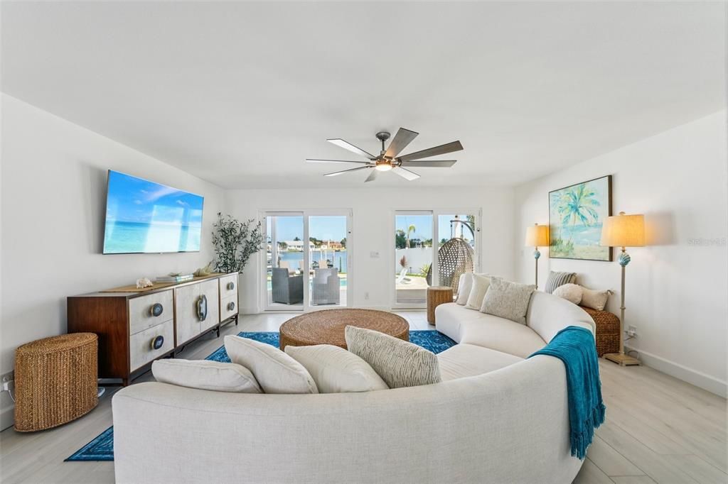 На продажу: $1,999,000 (4 спален, 2 ванн, 2781 Квадратных фут)