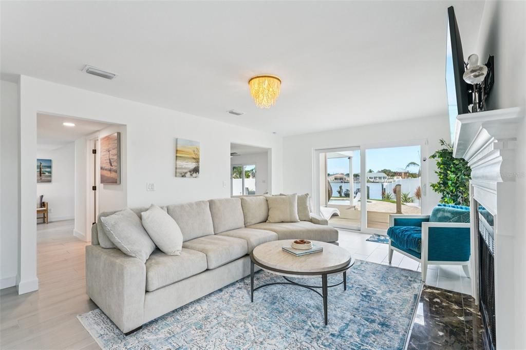 На продажу: $1,999,000 (4 спален, 2 ванн, 2781 Квадратных фут)