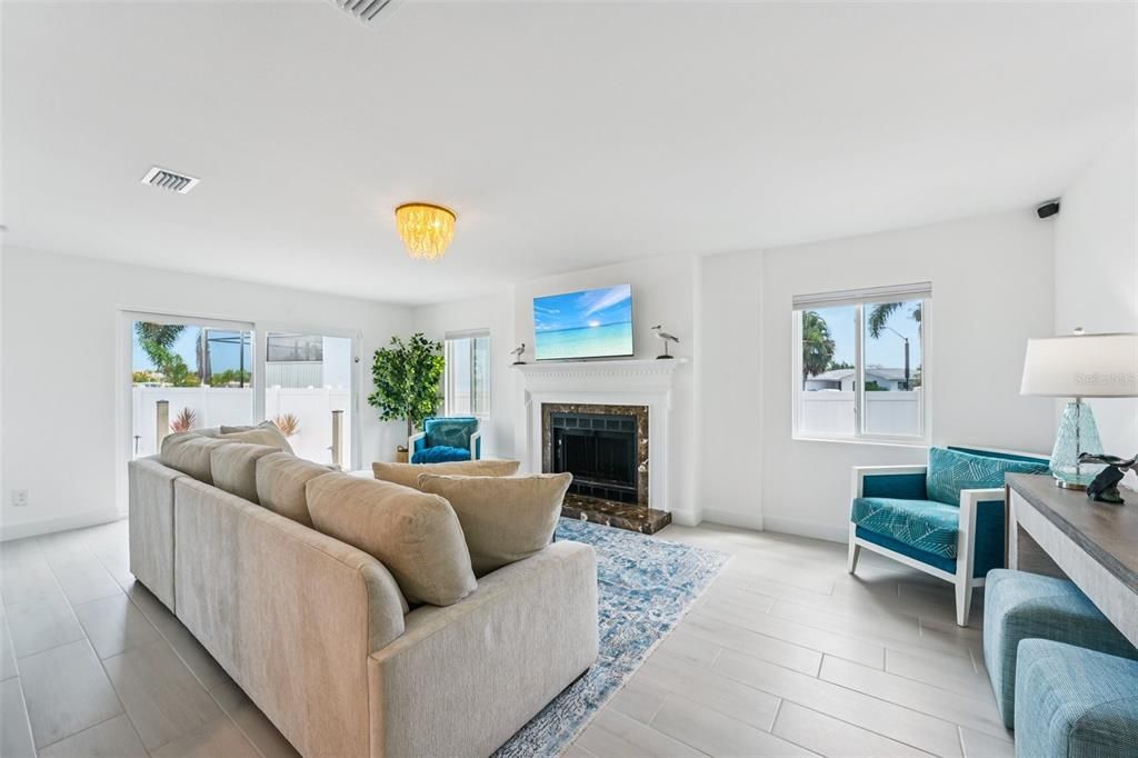 На продажу: $1,999,000 (4 спален, 2 ванн, 2781 Квадратных фут)