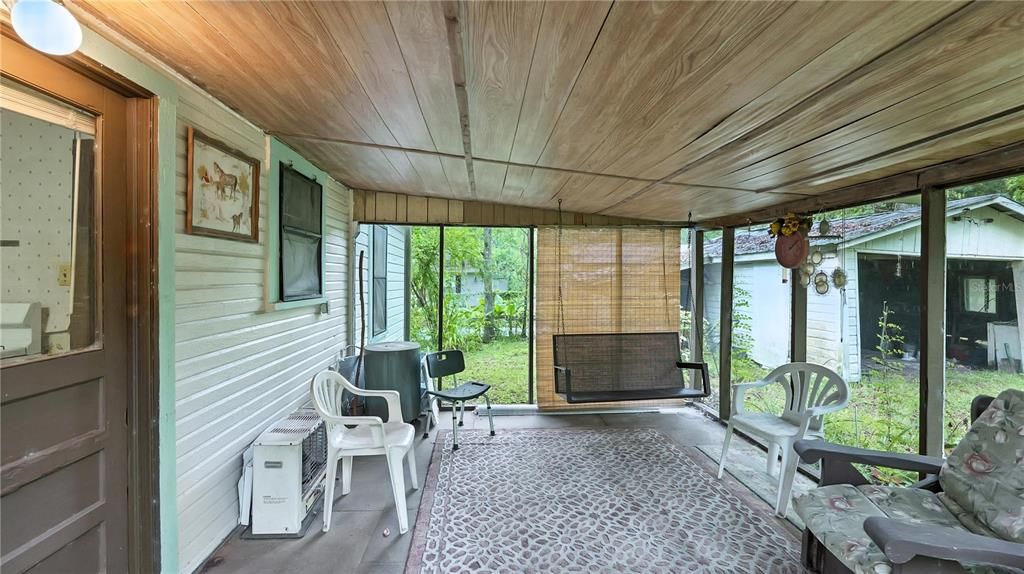 For Sale: $156,000 (2 beds, 1 baths, 875 Square Feet)