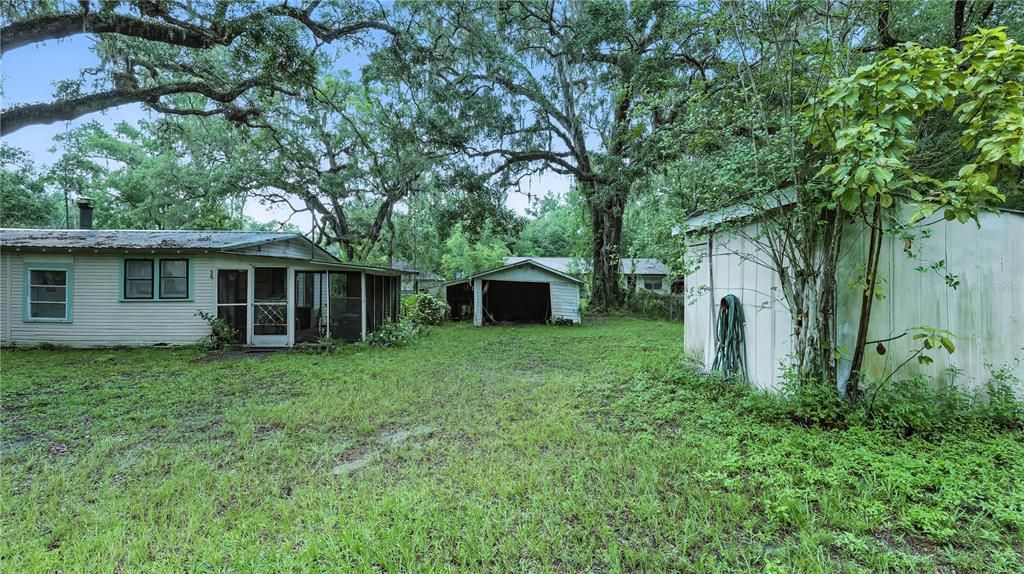 For Sale: $156,000 (2 beds, 1 baths, 875 Square Feet)