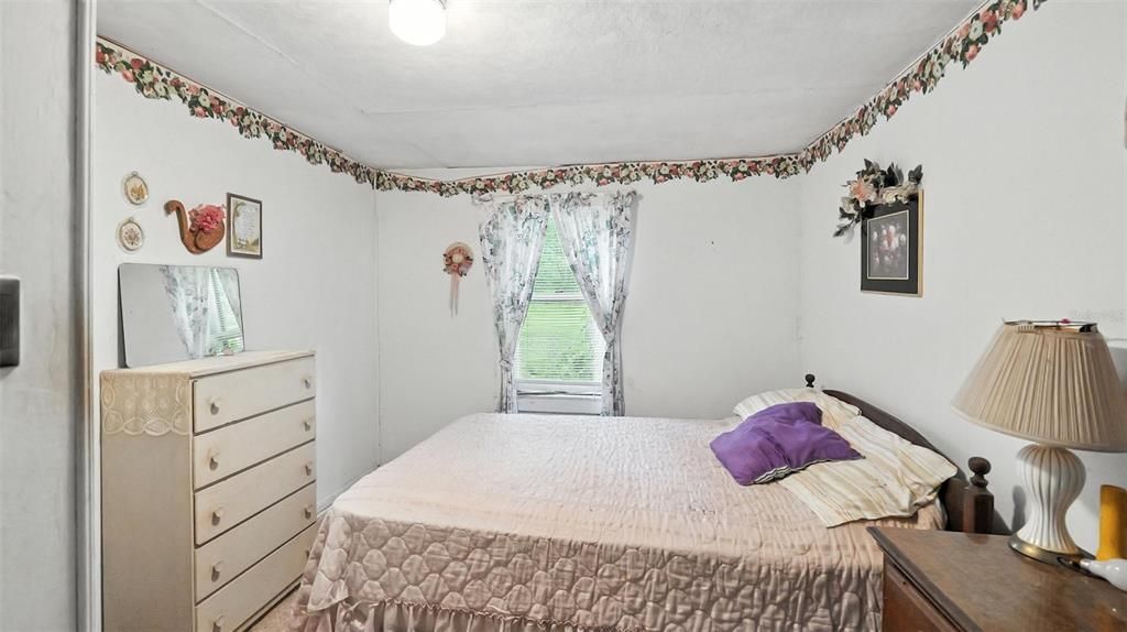 For Sale: $156,000 (2 beds, 1 baths, 875 Square Feet)