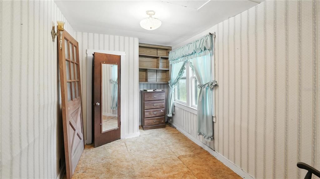 For Sale: $156,000 (2 beds, 1 baths, 875 Square Feet)