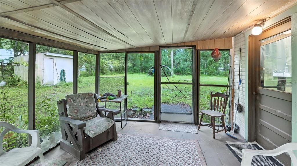 For Sale: $156,000 (2 beds, 1 baths, 875 Square Feet)