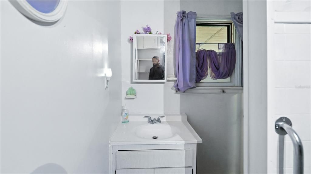 For Sale: $156,000 (2 beds, 1 baths, 875 Square Feet)