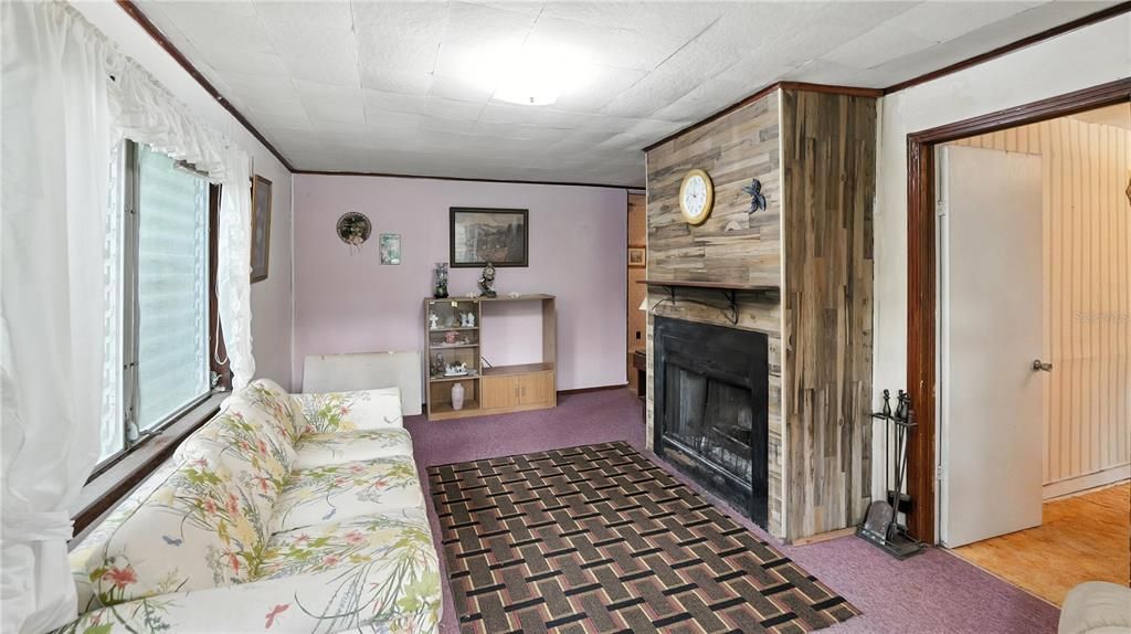 For Sale: $156,000 (2 beds, 1 baths, 875 Square Feet)