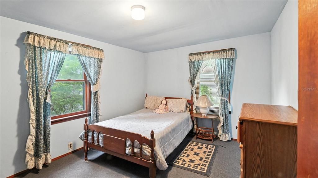 For Sale: $156,000 (2 beds, 1 baths, 875 Square Feet)