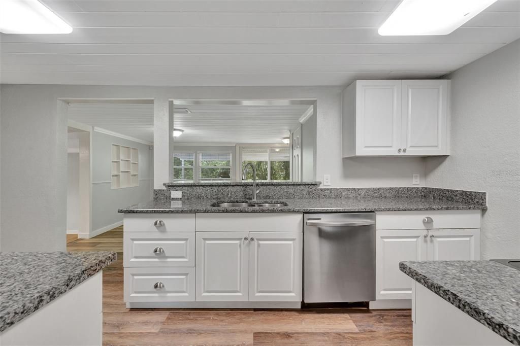 待售: $329,000 (3 贝兹, 1 浴室, 1513 平方英尺)