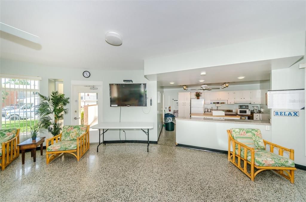 For Sale: $84,900 (1 beds, 1 baths, 740 Square Feet)