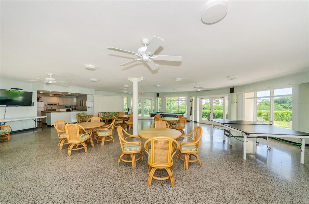 For Sale: $84,900 (1 beds, 1 baths, 740 Square Feet)