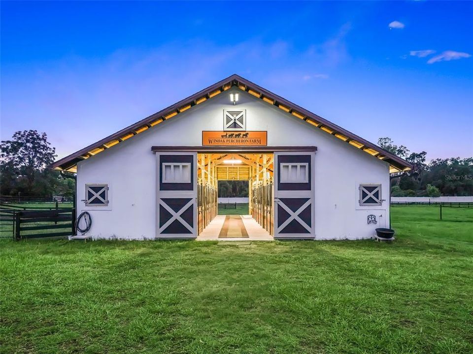 En Venta: $2,100,000 (4 camas, 3 baños, 3240 Pies cuadrados)