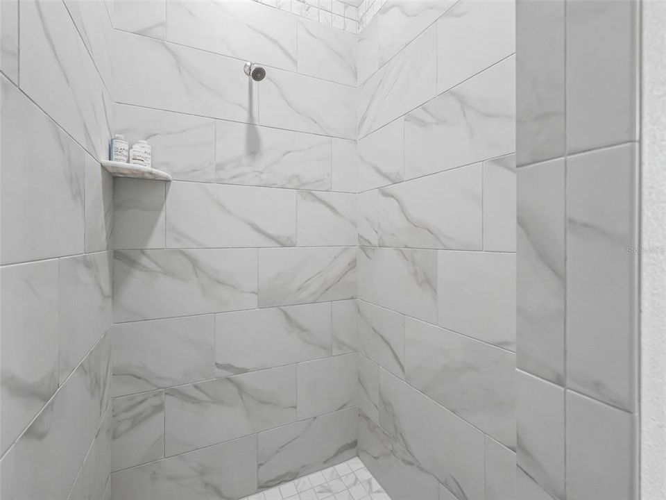 En Venta: $2,100,000 (4 camas, 3 baños, 3240 Pies cuadrados)