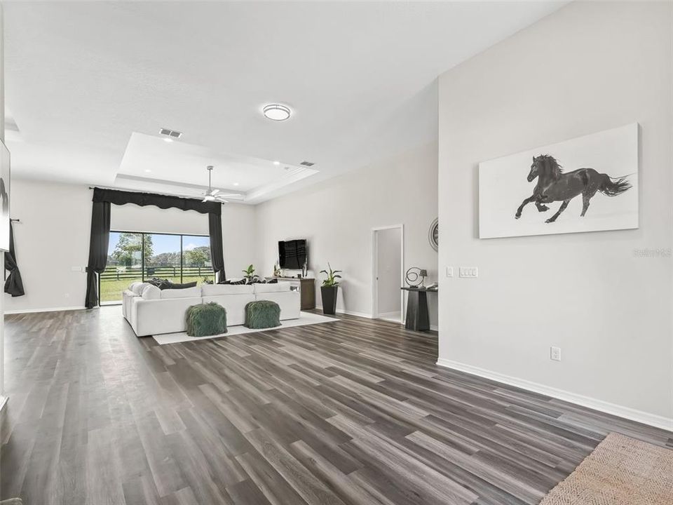 En Venta: $2,100,000 (4 camas, 3 baños, 3240 Pies cuadrados)