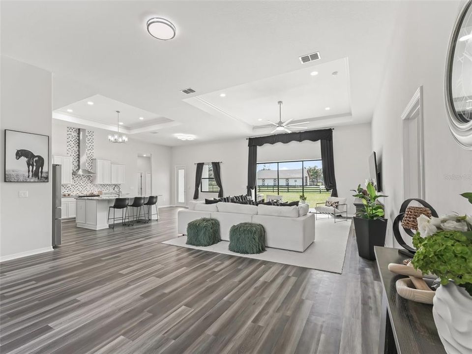 En Venta: $2,100,000 (4 camas, 3 baños, 3240 Pies cuadrados)