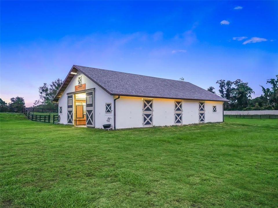 En Venta: $2,100,000 (4 camas, 3 baños, 3240 Pies cuadrados)