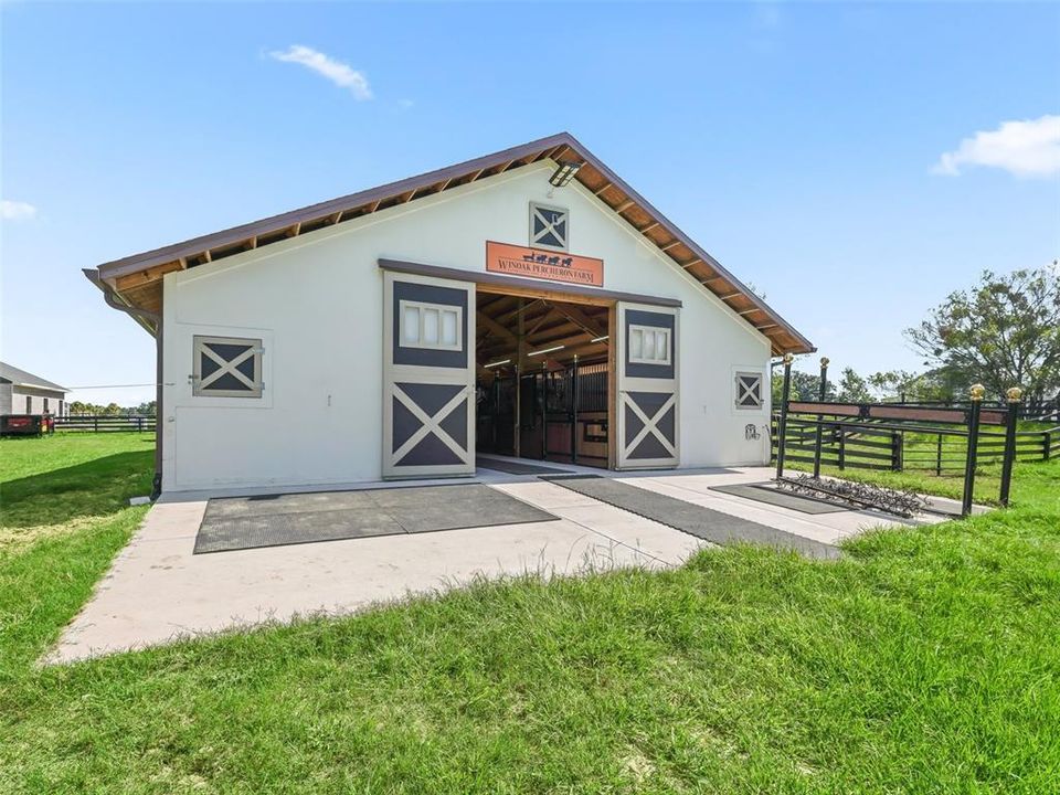 En Venta: $2,100,000 (4 camas, 3 baños, 3240 Pies cuadrados)