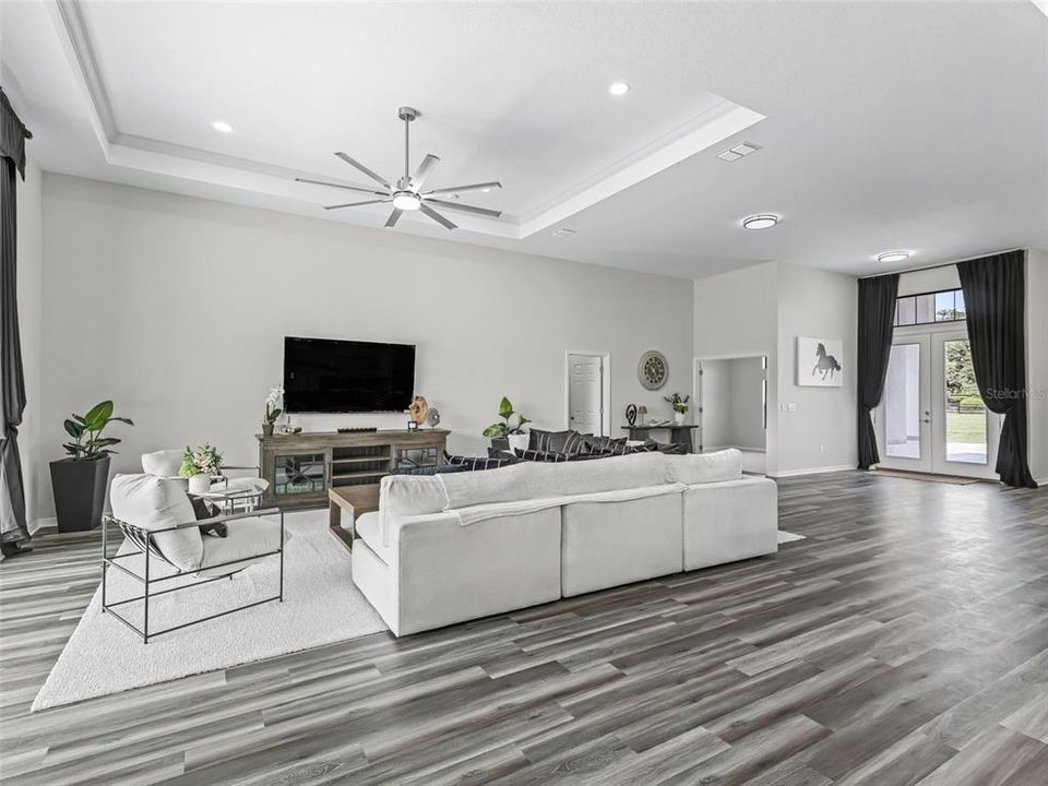 En Venta: $2,100,000 (4 camas, 3 baños, 3240 Pies cuadrados)