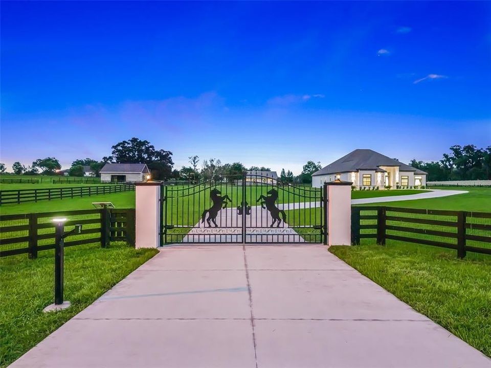 En Venta: $2,100,000 (4 camas, 3 baños, 3240 Pies cuadrados)